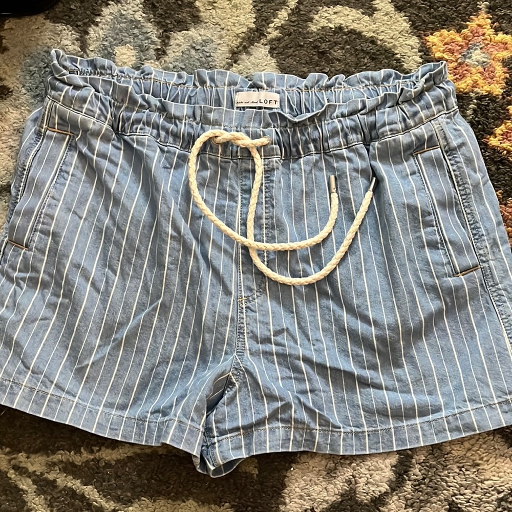 XXL LOFT Ruffle Boat Shorts with Tie and Pockets